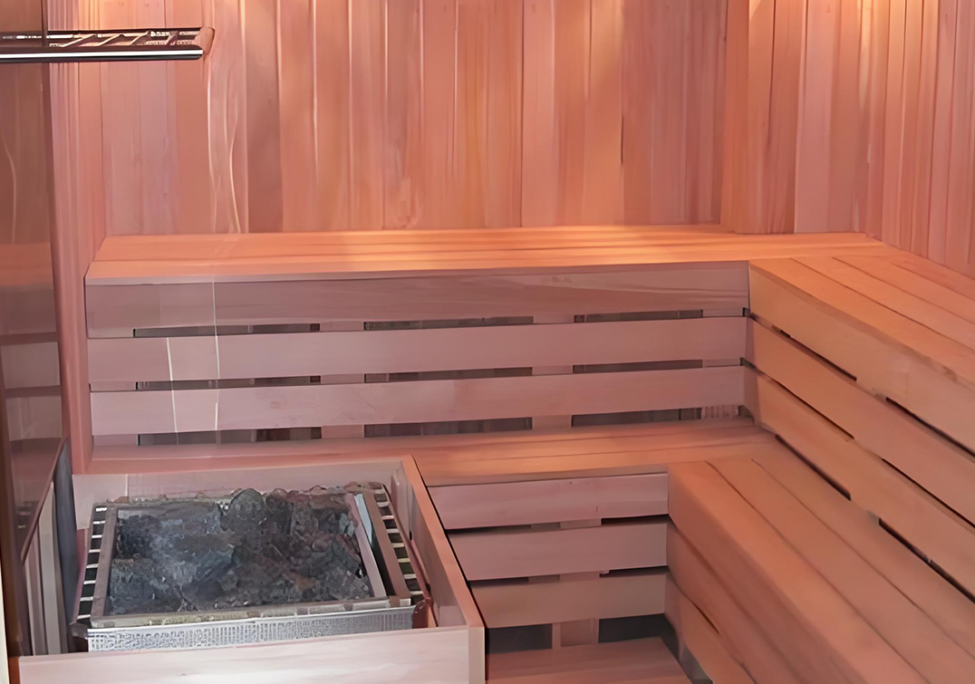 Energy efficient sauna heater with stones